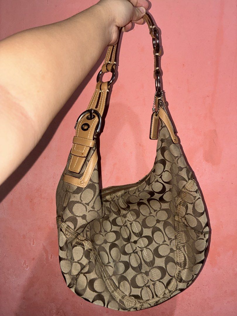 [RUSH] RARE Coach Hobo Shoulder Bag (Category: Luxury Bags & Wallets) located in Quezon City. Submitted by _stphnlswardrobe (Listing ID 1442027543, Image 2). Description: Brand: Coach Size: Medium Bag Condition: Like New Note: Paint Stain (in photo); Bought for ₱8k, selling for only ₱5k MOD: Lalamove, GGX ONLY MOP: GCash, Maya ONLY Loc: QC.