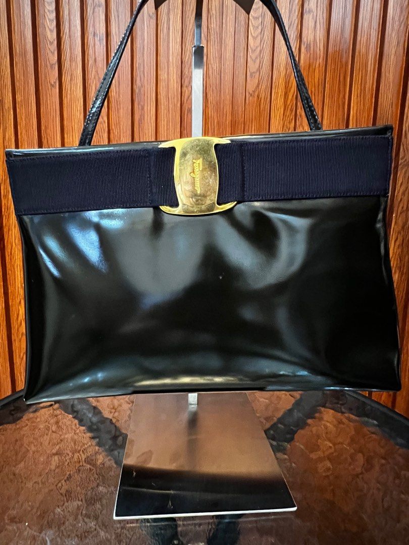 Salvatore Ferragamo (Category: Luxury Bags & Wallets) located in Mandaluyong City. Submitted by AvekLuxuriesPh2020 (Listing ID 1442063284, Image 2). Description: PreLoved Salvatore Ferregamo Sling/Clutch Bag.