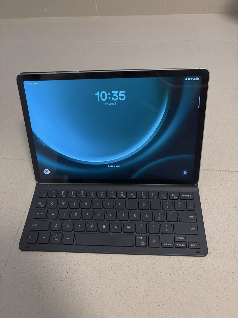 Samsung Tab S9 FE (5G) with Keyboard