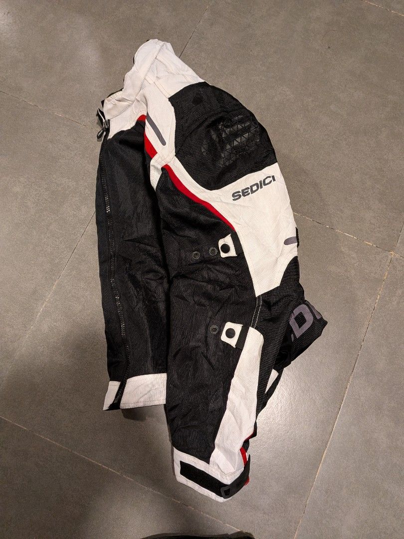 Sedici Motorcycle Riding Jacket (Category: Coats, Jackets and Outerwear) located in Paniqui. Submitted by fndrs.kprs.ph (Listing ID 1442062310, Image 2). Description: Sedici Riding Jacket 3xl on tag 25x27 no flaws.