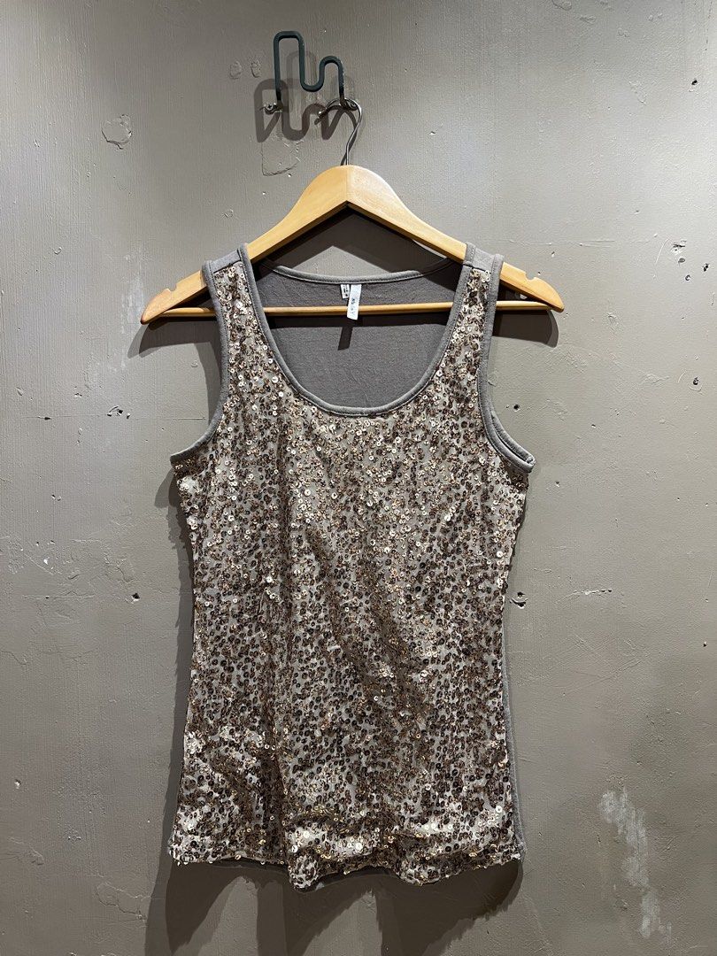 Sequin Tank Top (Category: Sleeveless) located in Lucena. Submitted by latefinds (Listing ID 1442148504, Image 1). Description: .