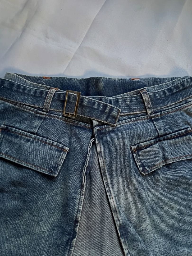 Skirt Layer (Category: Skirts) located in Pasig City. Submitted by threadhumore (Listing ID 1442120434, Image 3). Description: PRELOVED Size: Medium (27-28” waist) Condition: 5/5.
