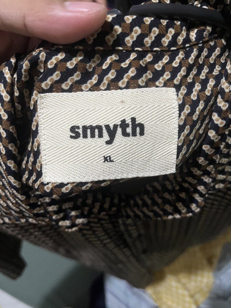 Smyth Short Sleeve Button Up Shirt XL (Category: Tshirts & Polo Shirts ) located in Cavite. Submitted by nathanluis (Listing ID 1442035198, Image 2). Description: - Smyth Short Sleeve Shirt - Size: XL but fits smaller - Unique geometric pattern in black and tan - Button-up front with a collar - Ideal for casual wear or a night out.