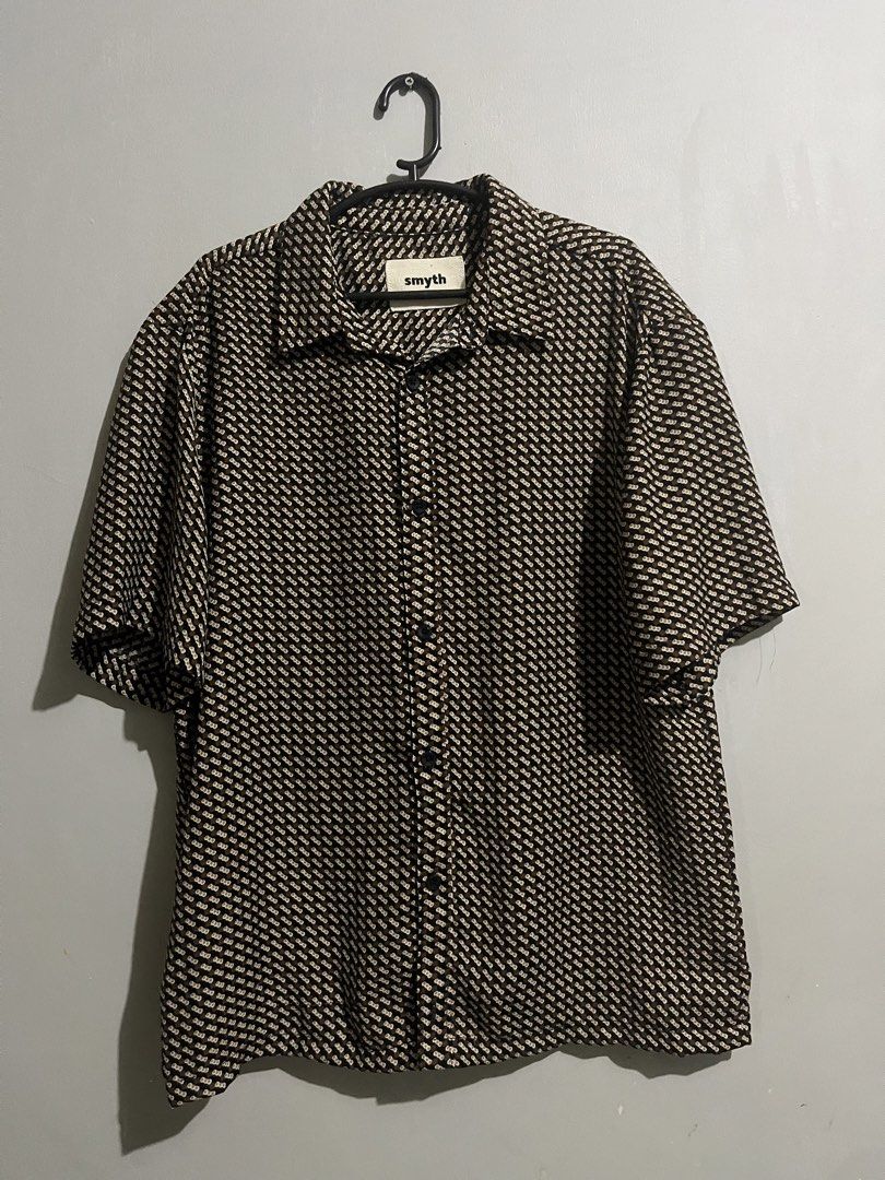 Smyth Short Sleeve Button Up Shirt XL (Category: Tshirts & Polo Shirts ) located in Cavite. Submitted by nathanluis (Listing ID 1442035198, Image 1). Description: - Smyth Short Sleeve Shirt - Size: XL but fits smaller - Unique geometric pattern in black and tan - Button-up front with a collar - Ideal for casual wear or a night out.