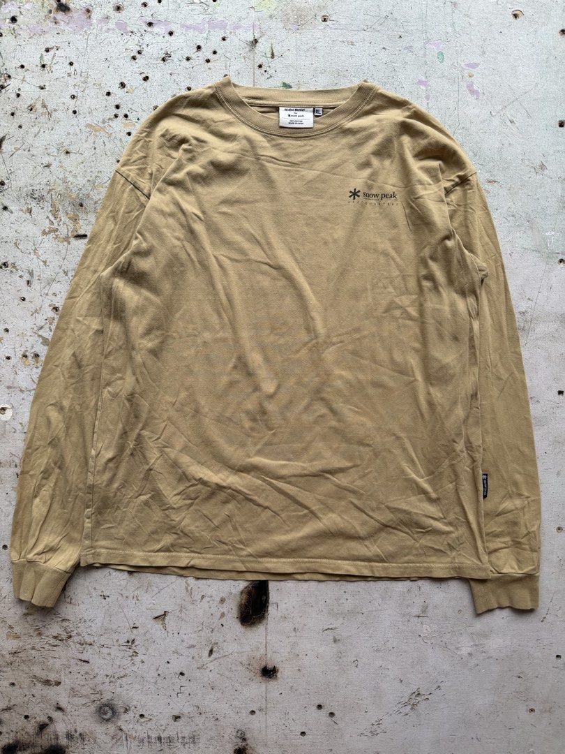 Snow peak the inove brothers (Authentic) (Category: Tshirts & Polo Shirts ) located in Quezon City. Submitted by macleen17 (Listing ID 1442053244, Image 1). Description: Snow Peak Gear Printed Long Sleeve T-Shirt, specifically an exclusive design featuring handwritten camping equipment illustrations on the back. -Gear Printed L/S T-Shirt -Khaki / Coyote Tan -A large square graphic box printed on the back containing the brand’s name and signature 