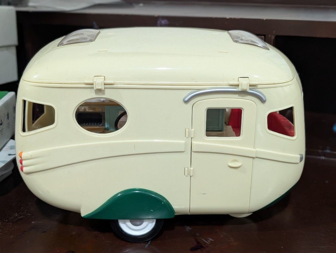 Sylvanian Families Caravan Toy (Category: Kids Toys) located in Makati City. Submitted by shruti11s (Listing ID 1442000406, Image 2). Description: - Vintage Sylvanian Families Caravan - Opens to reveal kitchen and living area - Includes sink, stove, and beds - Perfect for imaginative play, collectors, or kids.