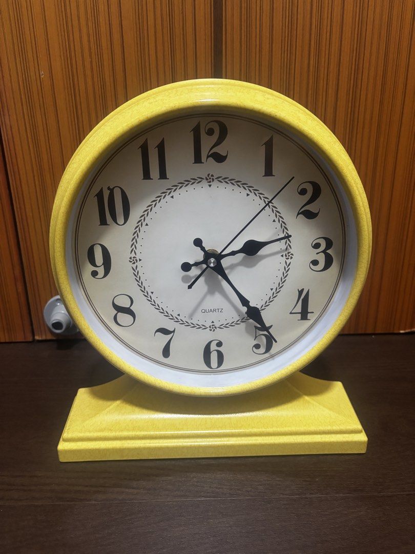 Table Clock (Category: Clocks) located in Singapore. Submitted by andychen (Listing ID 1442143308, Image 1). Description: .