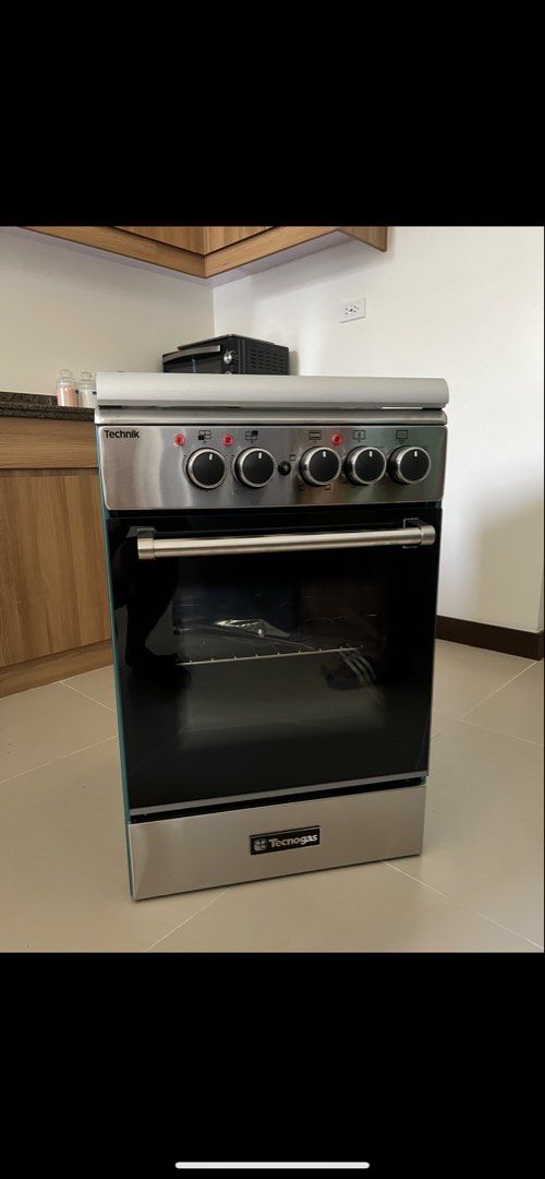Tecnogas Cooking Range and Oven with gas Range Hood (Category: Cookware & Accessories) located in Manila. Submitted by jordanv0215 (Listing ID 1442013703, Image 1). Description: Upgrade your kitchen without paying brand-new prices! ✅ Tecnogas 50cm Cooking Range • 2 Electric Hotplates • 62L Electric Oven • Barely used and in excellent condition ✅ Tecnogas 50cm Range Hood • Still unopened in the box • Never installed 💰 Take BOTH for only ₱16,000! 