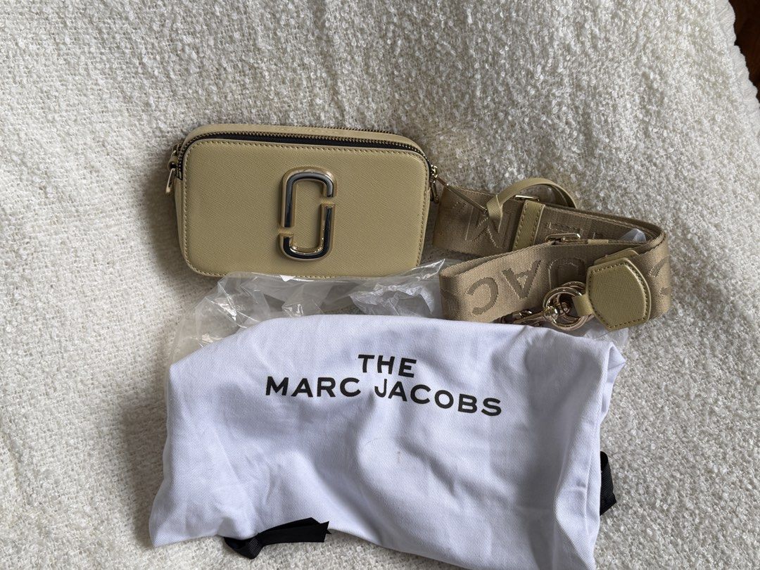 The Marc Jacobs Snapshot Camera Bag Beige (Category: Luxury Bags & Wallets) located in Pateros City. Submitted by angelicabo (Listing ID 1442048139, Image 1). Description: - Authentic Marc Jacobs Snapshot camera bag - Chic light beige color - Iconic Double J logo hardware - Comes with branded adjustable strap - Includes original dust bag - Ideal for everyday use.