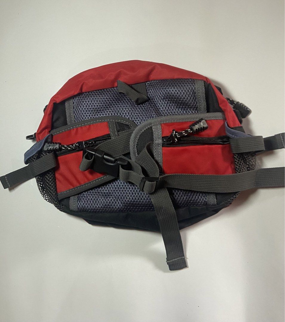 The North Face Two Way Belt-Bag (Category: Belt bags, Clutches and Pouches) located in Naga. Submitted by gentlyusedthreads (Listing ID 1442050403, Image 2). Description: Good for running Two Way Bag Belt Bag/Sling Bag Have a large compartment No Issue Good as New .