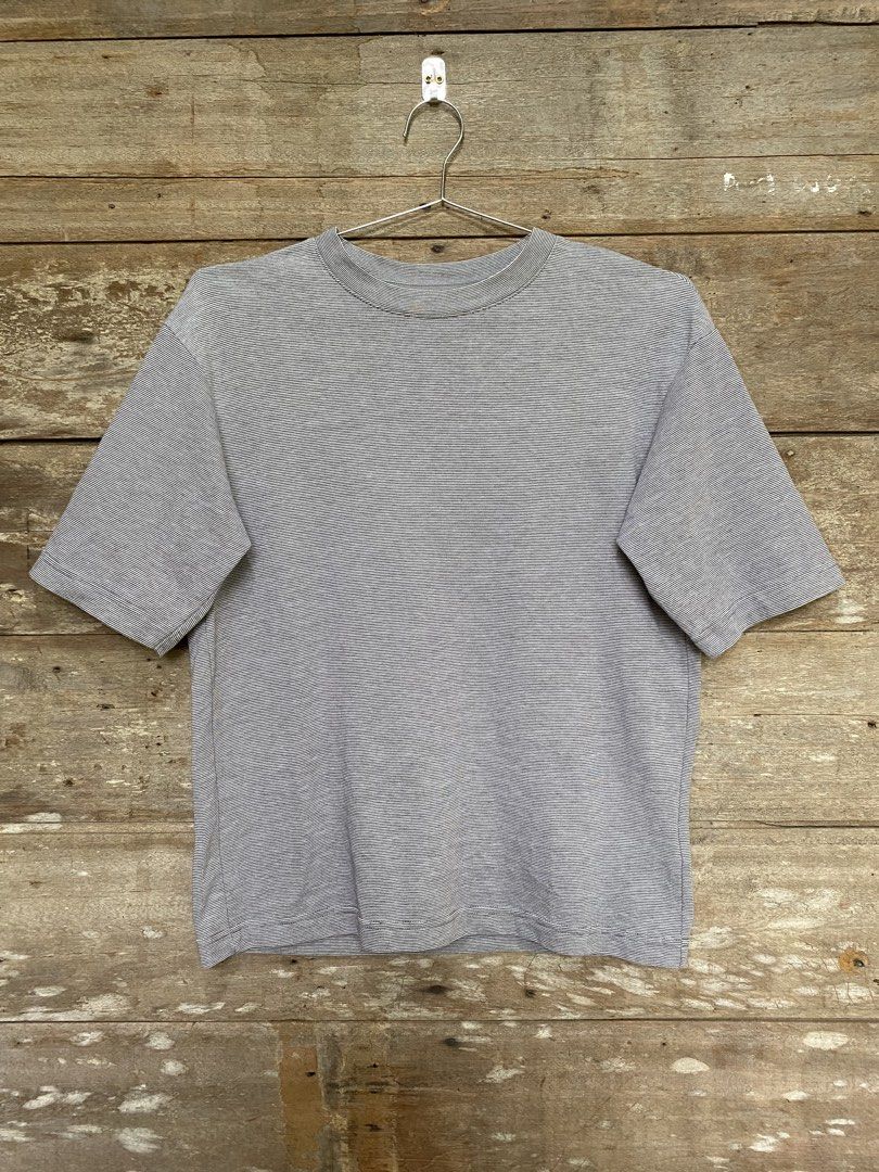 Uniqlo Airism Cotton Oversized (Category: Tshirts & Polo Shirts ) located in Bayombong. Submitted by fliptique (Listing ID 1442073272, Image 1). Description: Uniqlo Airism Cotton Oversized Shirt Excellent Condition Size on tag : Small Dimes : 19.5”x25” Shoulder To Shoulder : 19” Sleeve Length : 9.5” Color Rate : 10 Issue : ❌❌❌ 480 + sf Nueva Vizcaya Loc Hit a message if interested .