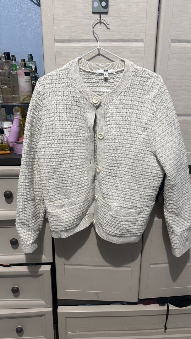 Uniqlo Knitted Jacket in Off White (Category: Coats, Jackets and Outerwear) located in Quezon City. Submitted by dinesaur (Listing ID 1442025514, Image 1). Description: Used once .