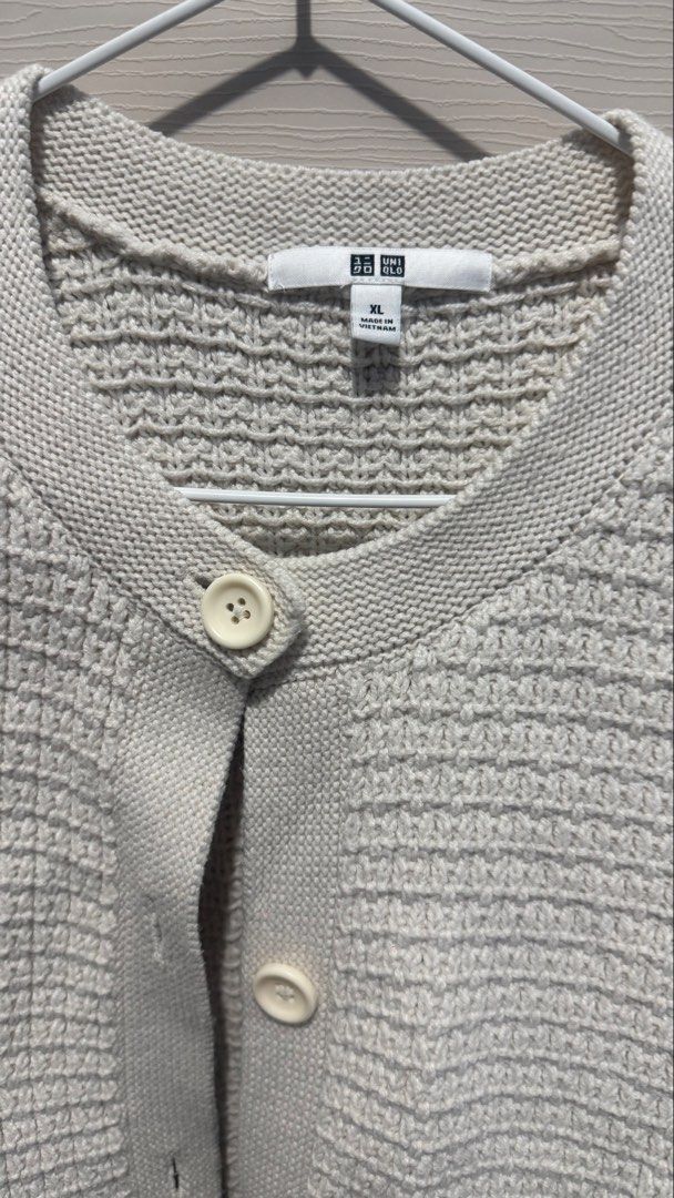 Uniqlo Knitted Jacket in Off White (Category: Coats, Jackets and Outerwear) located in Quezon City. Submitted by dinesaur (Listing ID 1442025514, Image 2). Description: Used once .