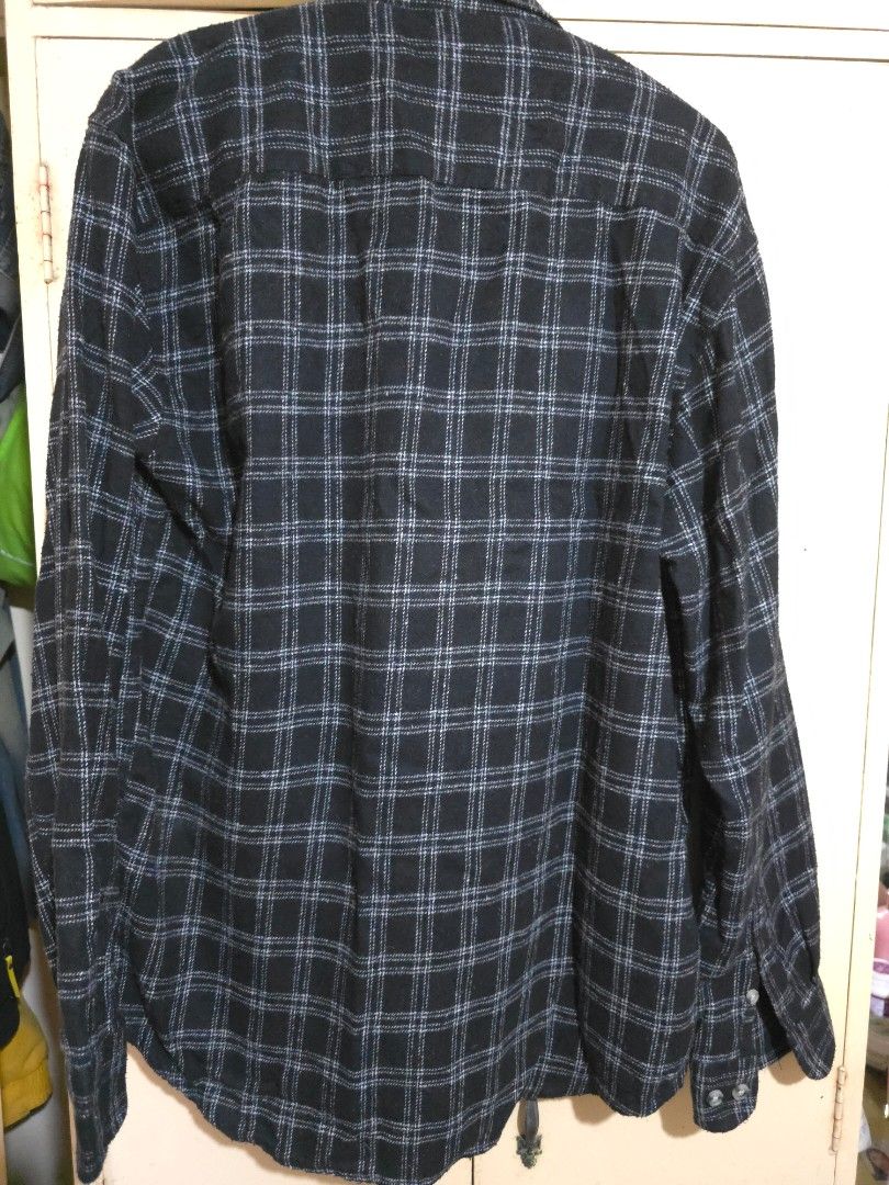 UOMO Long Sleeve Plaid Shirt (Category: Tshirts & Polo Shirts ) located in Boac. Submitted by maeleynes (Listing ID 1442049090, Image 3). Description: - Classic plaid shirt from UOMO - Long sleeves with button cuffs - Button-up front - Comfortable flannel material - Ideal for casual wear or layering - Versatile styling with jeans or trousers.