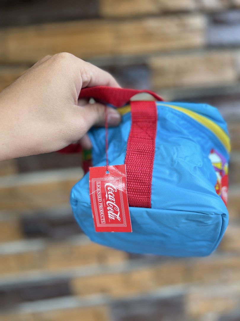 Vintage licensed Coca-Cola insulated lunch box (Category: Food Organization & Storage) located in Zamboanga. Submitted by lcomprendio26013 (Listing ID 1442012716, Image 3). Description: 2 👁PLEASE READ THE DESCRIPTION BEFORE YOU ORDER OR CHAT ME👍 AUTHENTIC Brand: Coca cola Year 1990s 📢pay today,ship out tomorrow 📢All picture posted are actual item that will you get 📢📢pg hnd aq makarply dto sa carousel paki messge aq sa peysbuk SEARCH LZ FIGU