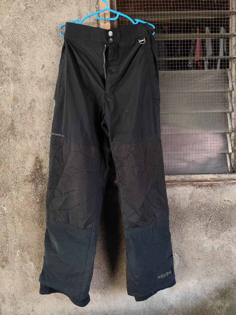 Vintage O'Neill snow Pants (Category: Coats, Jackets and Outerwear) located in Kabacan. Submitted by thriftpingts (Listing ID 1441987101, Image 1). Description: O'Neill (s on tag) Condition: 10/10 Color rate : 10/10 Waist: 28-34 Length: 42 Hem: 9.5 Washtags: ✅ Issue: ❌ O'Neill.