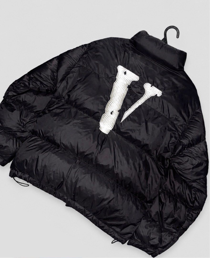 VLONE Puffer Jacket Black (Category: Coats, Jackets and Outerwear) located in Angeles City. Submitted by hellywhut (Listing ID 1442126313, Image 1). Description: - Rare Only! - Black VLONE puffer jacket - Iconic VLONE 'V' embroided logo - Embroidered text 'Every Living Creature Dies Alone' on the front - VLONE logo on the zipper pull .