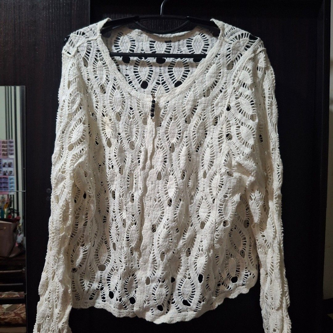 White Open-Front Chunky Crochet Cardigan (Category: Coats, Jackets and Outerwear) located in Valenzuela. Submitted by meow_zz (Listing ID 1442080005, Image 2). Description: size: s-m.