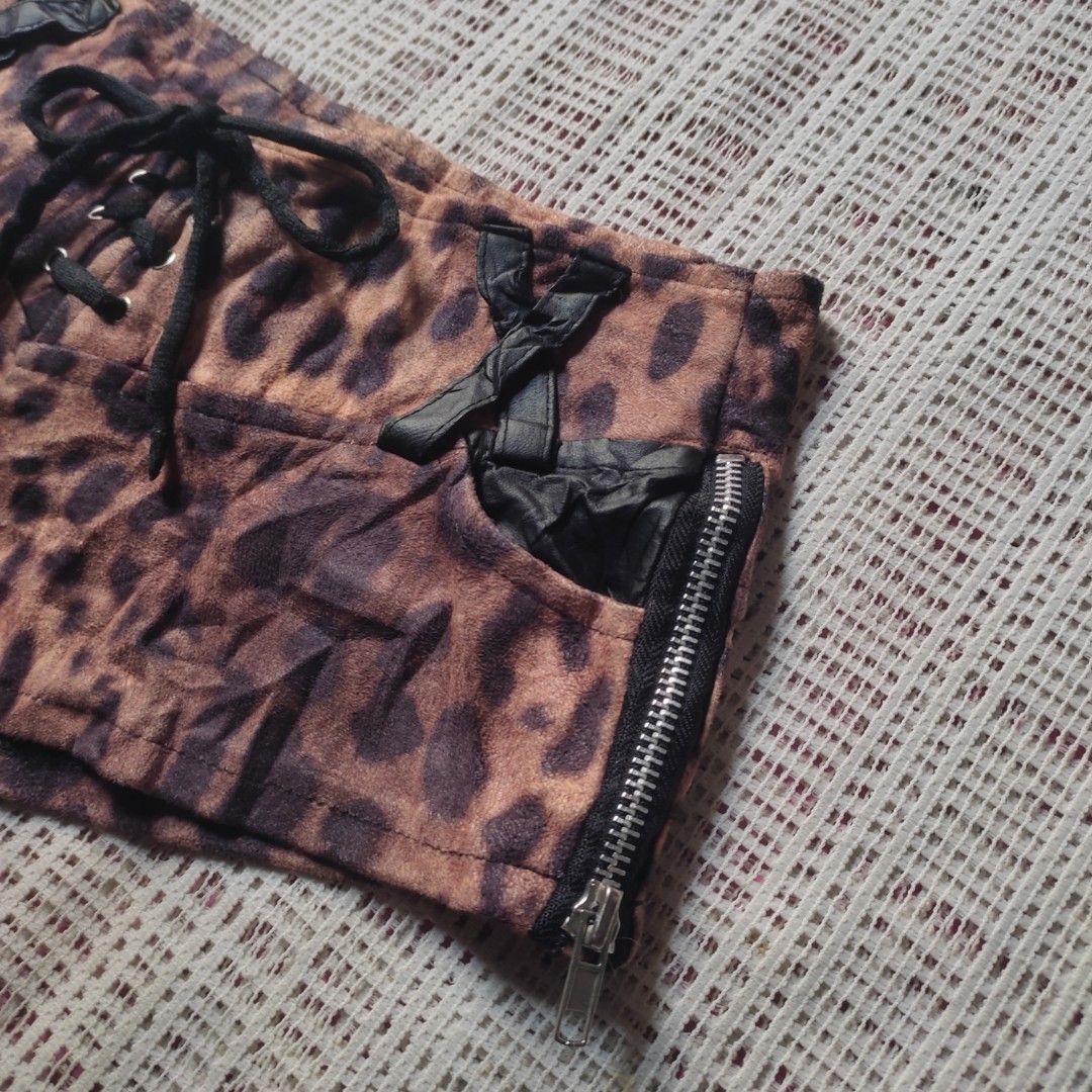Y2k Micro Lace-Up Zipper Shorts (Category: Shorts) located in Iligan City. Submitted by youngogs (Listing ID 1442040167, Image 3). Description: waist" 25-28 rise" 6.