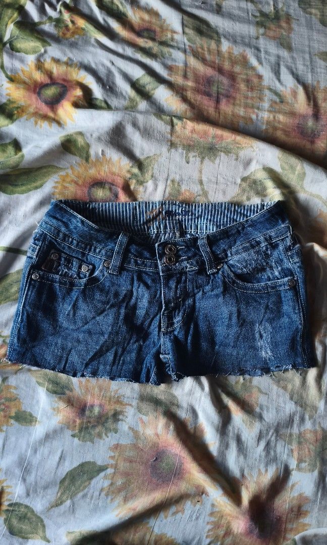 Y2k Missme Microshorts (Category: Shorts) located in Kidapawan. Submitted by hellxthrift (Listing ID 1442064236, Image 1). Description: Size 26 on tag No issue.