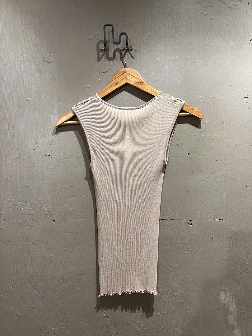 Y2K Rosemund Ribbed Tank Top (Category: Sleeveless) located in Lucena. Submitted by latefinds (Listing ID 1442147813, Image 2). Description: .