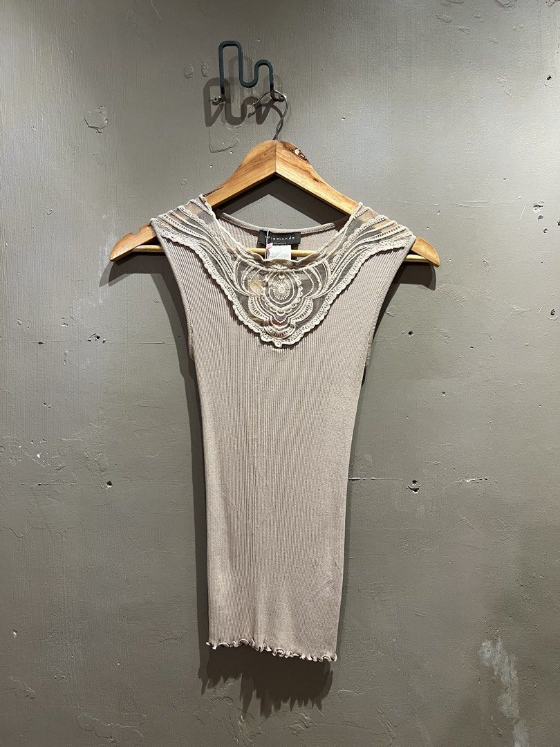 Y2K Rosemund Ribbed Tank Top (Category: Sleeveless) located in Lucena. Submitted by latefinds (Listing ID 1442147813, Image 1). Description: .