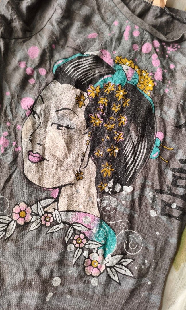 Y2k Women's tee (Category: Blouses) located in Kidapawan. Submitted by hellxthrift (Listing ID 1441981432, Image 2). Description: .