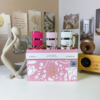(Category: ) located in . Submitted by theperfumeshops (Listing ID 1441995874, Image 1). Description: .