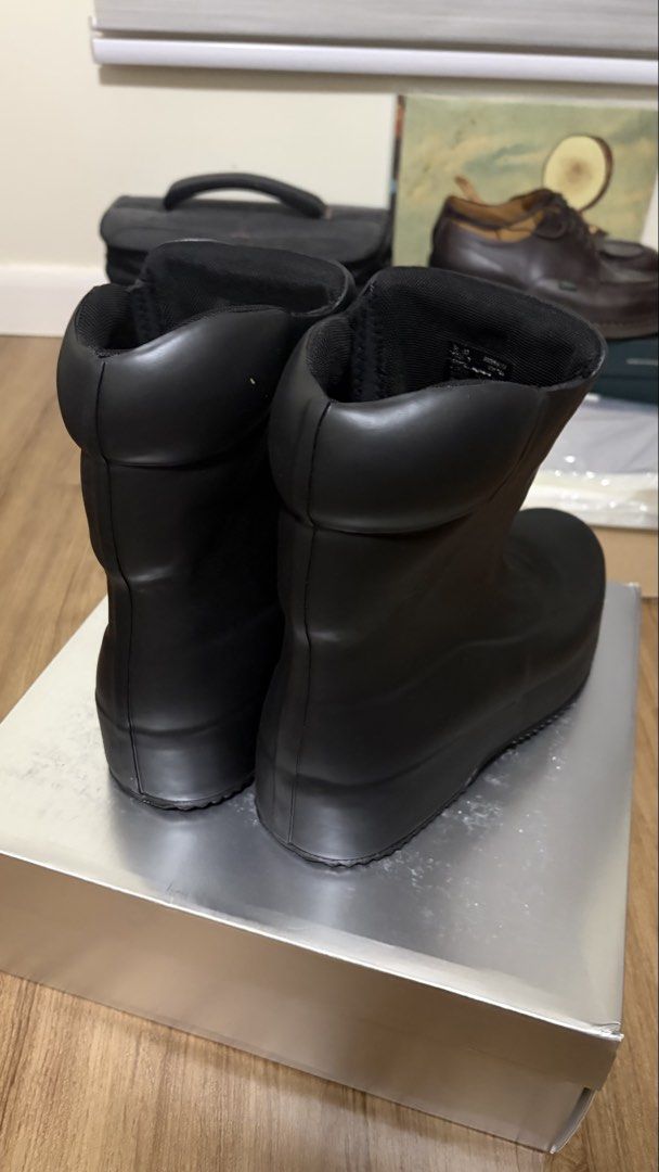 Yeezy SL-03 Boots (Category: Boots) located in Pasig City. Submitted by noir_ (Listing ID 1442079222, Image 2). Description: waited a full year for mr. yeezy to ship these boots btw 😂 shi heavy af. bnds so cant check sizing but internet says it fits 10-11.
