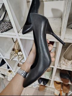 (Category: ) located in . Submitted by fashiondesancarlos05 (Listing ID 1442123513, Image 1). Description: .