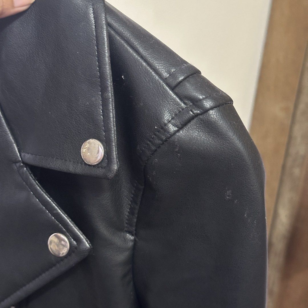 ZARA Black Leather Jacket (Category: Coats, Jackets and Outerwear) located in Manila. Submitted by nichole___ (Listing ID 1442071720, Image 2). Description: fits xs-s original bought from zara AU last price posted no when worn photos loc: cagayan de oro city mod: jnt .