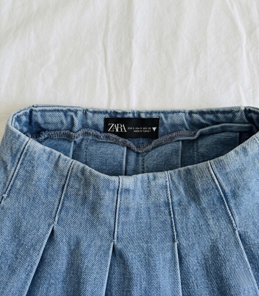 Zara Denim Pleated Mini Skirt (Category: Skirts) located in Cabanatuan. Submitted by scrlttt (Listing ID 1442071147, Image 2). Description: - Zara light wash denim skirt - Pleated design all around - Elasticated waistband for comfort - Made in Turkey - Ideal for casual wear.