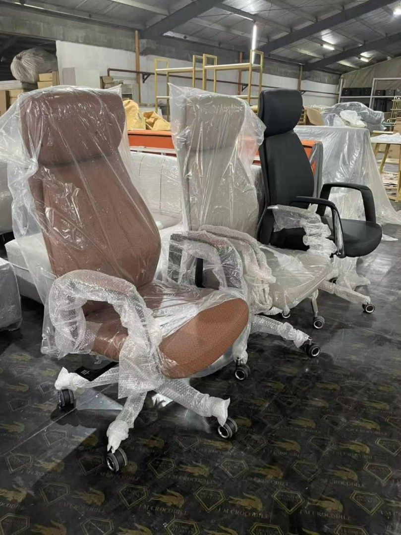 #06 EXECUTIVE LEATHER OFFICE CHAIR (Category: Office Furniture & Fixtures) located in Manila. Submitted by jaliyah_19 (Listing ID 1442277382, Image 3). Description: #06 EXECUTIVE LEATHER OFFICE CHAIR.