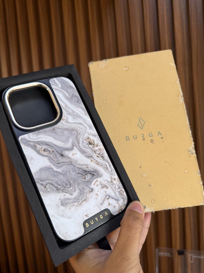14 PRO BURGA ELITE (Category: Cases & Sleeves) located in Las Pinas. Submitted by jvpascual25 (Listing ID 1442188027, Image 1). Description: ORIGINAL BURGA ELITE BOX NYA NASIRA NA SA PAGKAKATAGO Minimal sign of usage SUPER NICE SA ACTUAL 🥰.