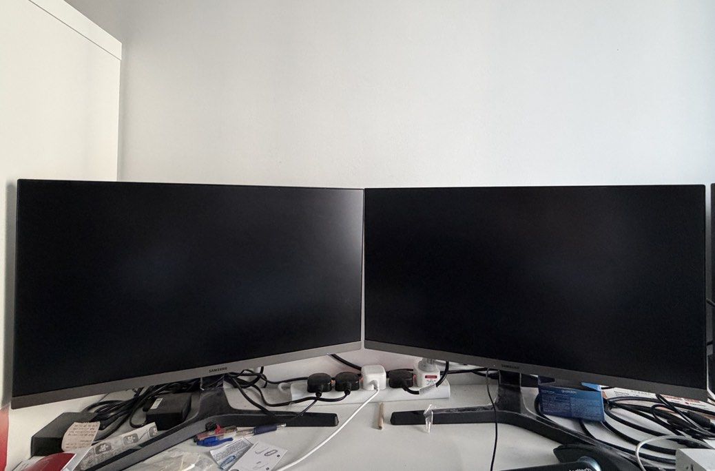 2 Samsung Monitors SR35