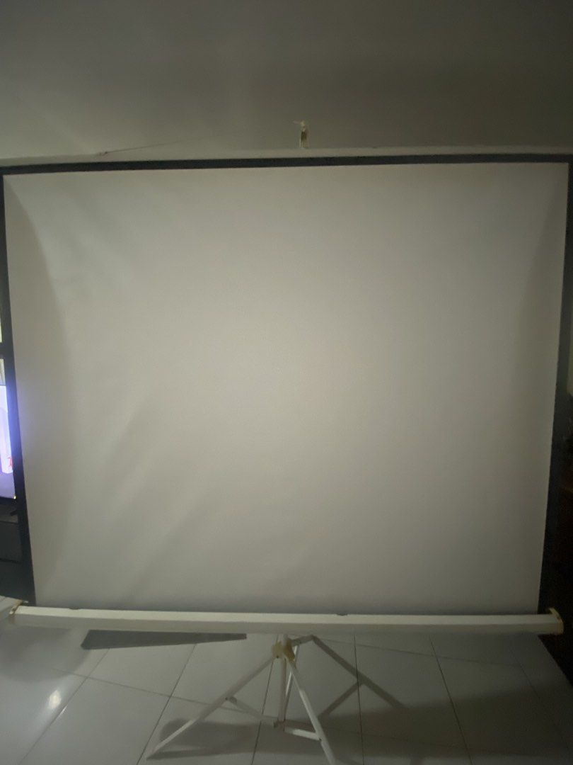 Acer Tripod Projector Screen (Category: Projectors) located in Bulacan. Submitted by lee_1533 (Listing ID 1442175645, Image 1). Description: - Acer Manual Pull-Down Projector Screen - 70x70 inches - White screen surface - Easy setup with tripod stand - Ideal for presentations and movie nights - Minor scuffs on casing (storage wear).