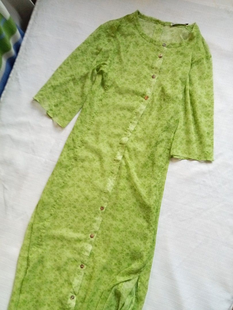 Acne studios floral print chiffon dress fern green (Category: Luxury Apparel) located in Bagabag. Submitted by thrift_stories96 (Listing ID 1442337582, Image 2). Description: Acne studios floral print chiffon dress fern green Medium on tag fits Large Length - 49 Width - 19 Condition - excellent No flaw.