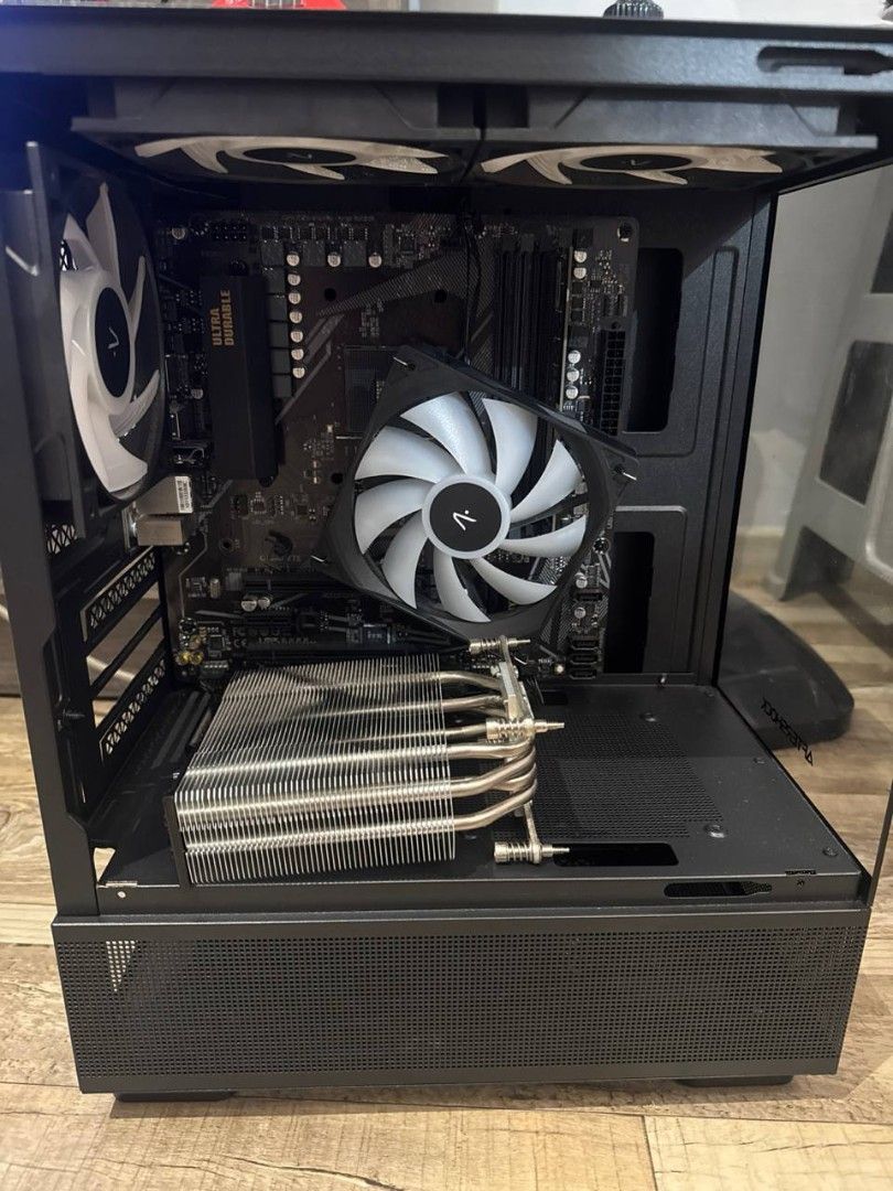 Aftershock PC Case with Custom Build Components474911316578160640