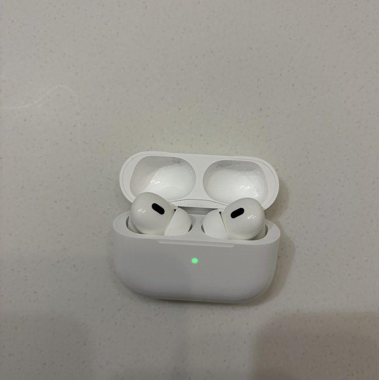 AirPods Pro 2475674846849945601