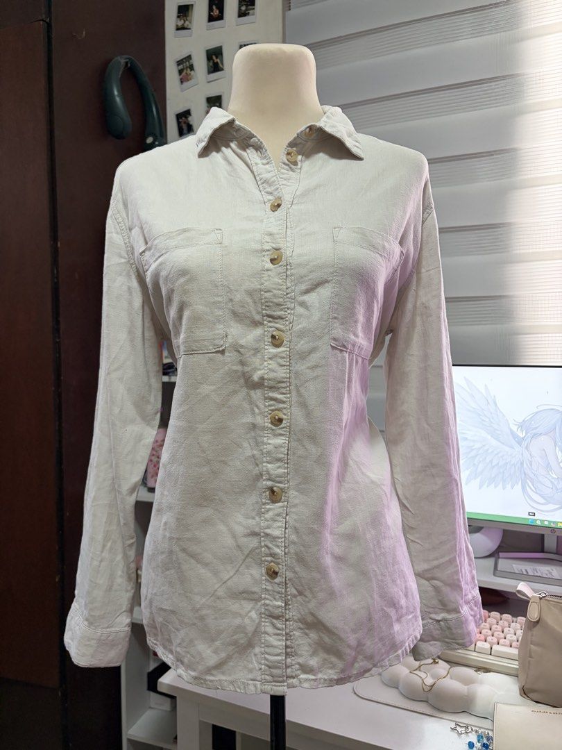 Anko Linen Button Down Long Sleeves (Category: Longsleeves) located in Bambang. Submitted by gigisells_ (Listing ID 1442281893, Image 1). Description: can fit up to Large.