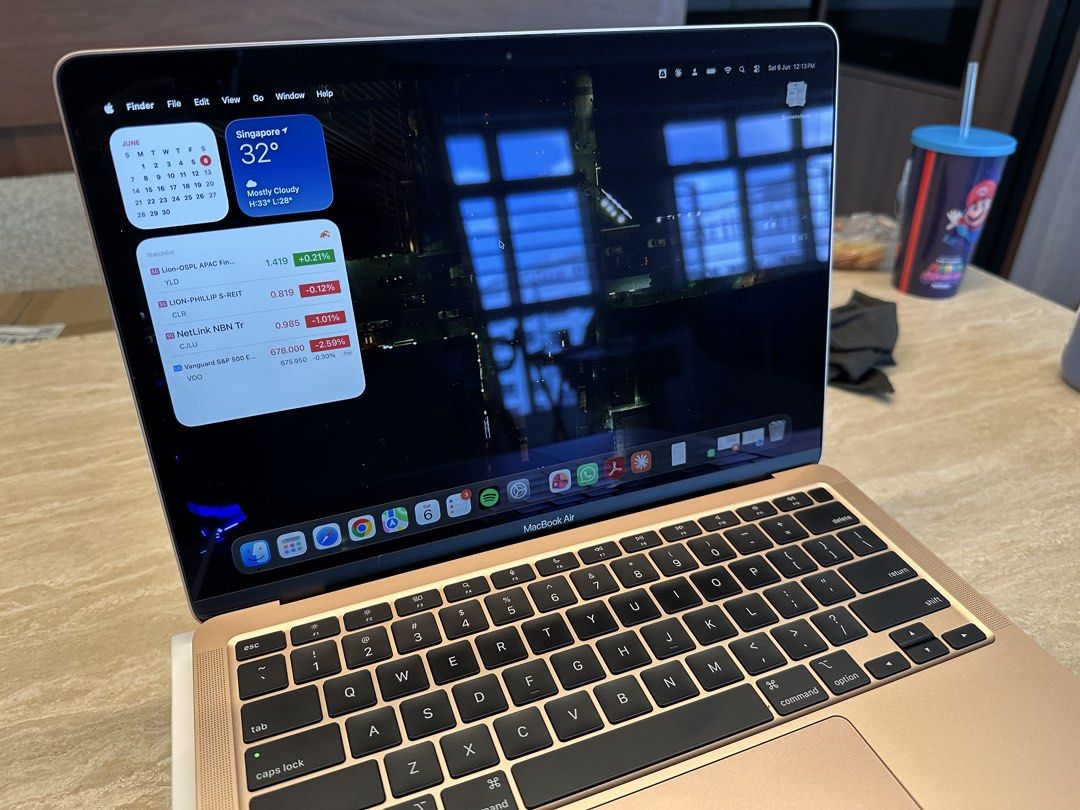 Apple MacBook Air M1 (Gold)474638512765030405