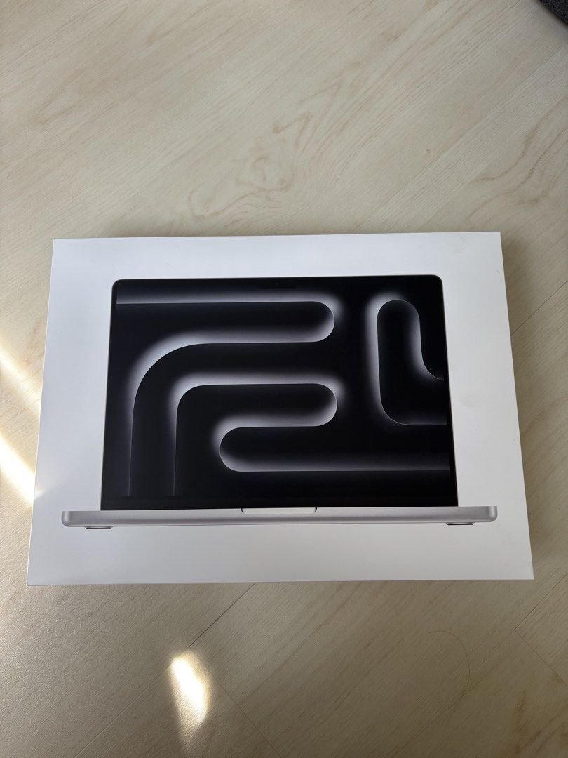 Apple MacBook Pro 14 Inch Silver Model A2992474759092681451520