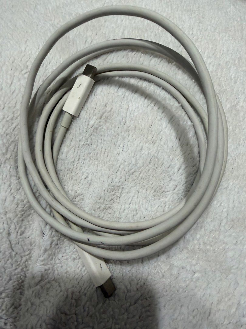 Apple Thunderbolt Cable475031527899811840