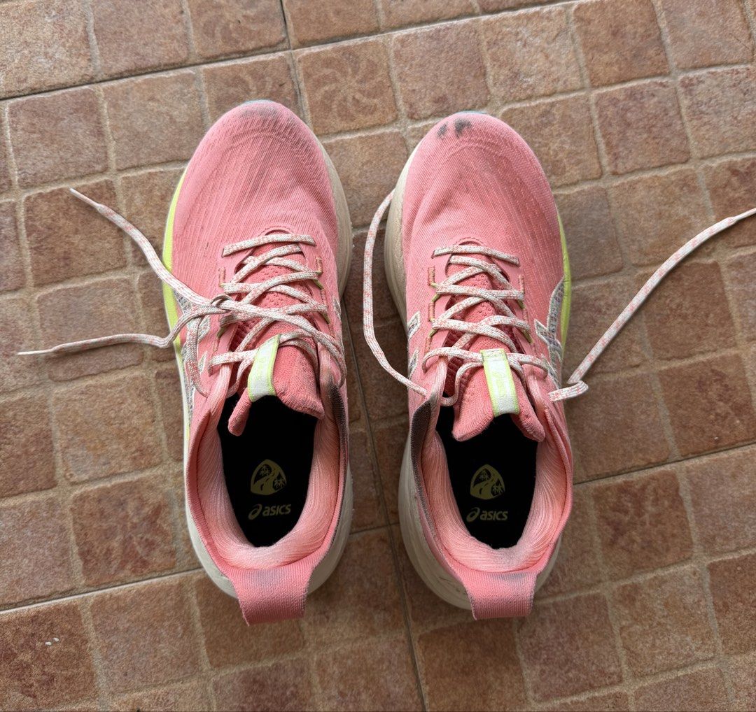 ASICS Gel Nimbus 27 Running Shoes (Category: Sneakers) located in Singapore. Submitted by ridingthewind (Listing ID 1442220041, Image 1). Description: Used for approximately 20 runs (all less than 10km) and still in great shape! Very cute colourway too and only selling because they don’t fit my wide feet well 😭😭😭 originally purchased for $260 so this is quite a steal considering the colour and age! Meetups only for this item!.