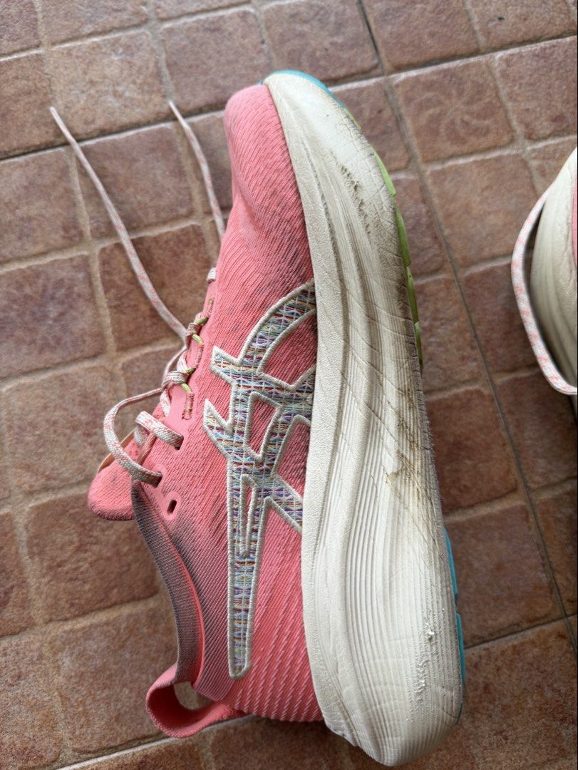 ASICS Gel Nimbus 27 Running Shoes (Category: Sneakers) located in Singapore. Submitted by ridingthewind (Listing ID 1442220041, Image 2). Description: Used for approximately 20 runs (all less than 10km) and still in great shape! Very cute colourway too and only selling because they don’t fit my wide feet well 😭😭😭 originally purchased for $260 so this is quite a steal considering the colour and age! Meetups only for this item!.