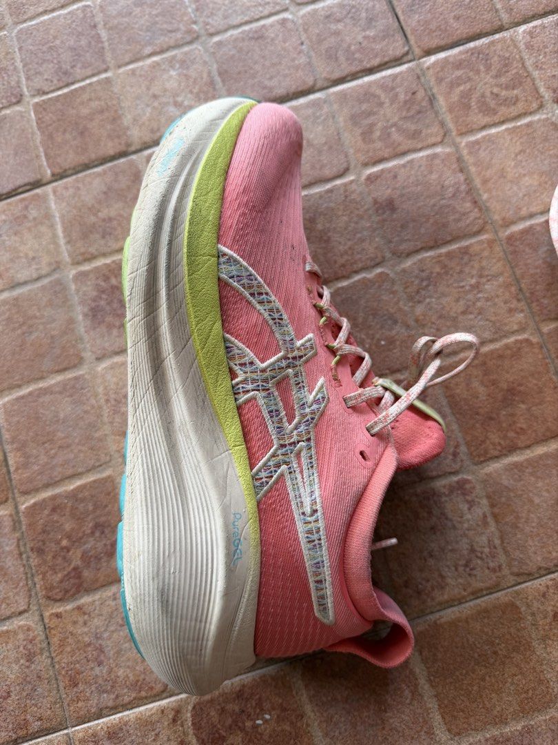 ASICS Gel Nimbus 27 Running Shoes (Category: Sneakers) located in Singapore. Submitted by ridingthewind (Listing ID 1442220041, Image 3). Description: Used for approximately 20 runs (all less than 10km) and still in great shape! Very cute colourway too and only selling because they don’t fit my wide feet well 😭😭😭 originally purchased for $260 so this is quite a steal considering the colour and age! Meetups only for this item!.