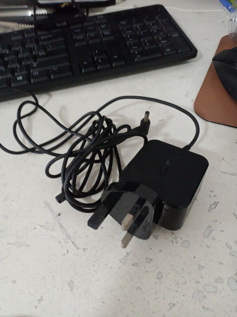 ASUS AD890M2 Charger474532226868203521