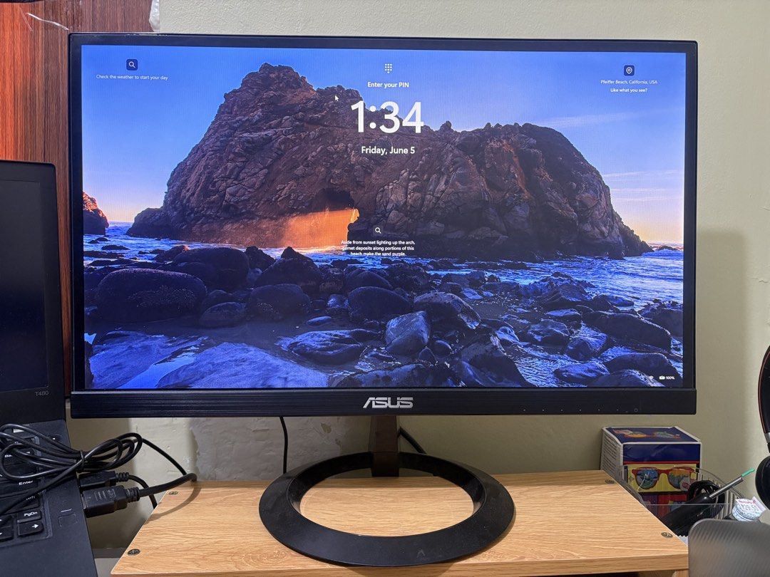 ASUS Frameless Monitor 22” (Category: Monitor Screens) located in Manila. Submitted by dharyllga24930 (Listing ID 1442192627, Image 1). Description: - ASUS 22-inch Monitor - Full HD Resolution (1920x1080) - 60Hz Refresh Rate - Ideal for everyday tasks, work, and gaming - All necessary cables included - Ready for pickup.