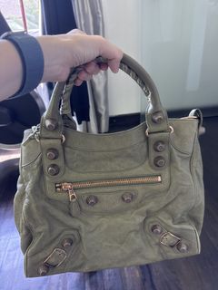 (Category: ) located in . Submitted by retailzen (Listing ID 1442222169, Image 1). Description: .