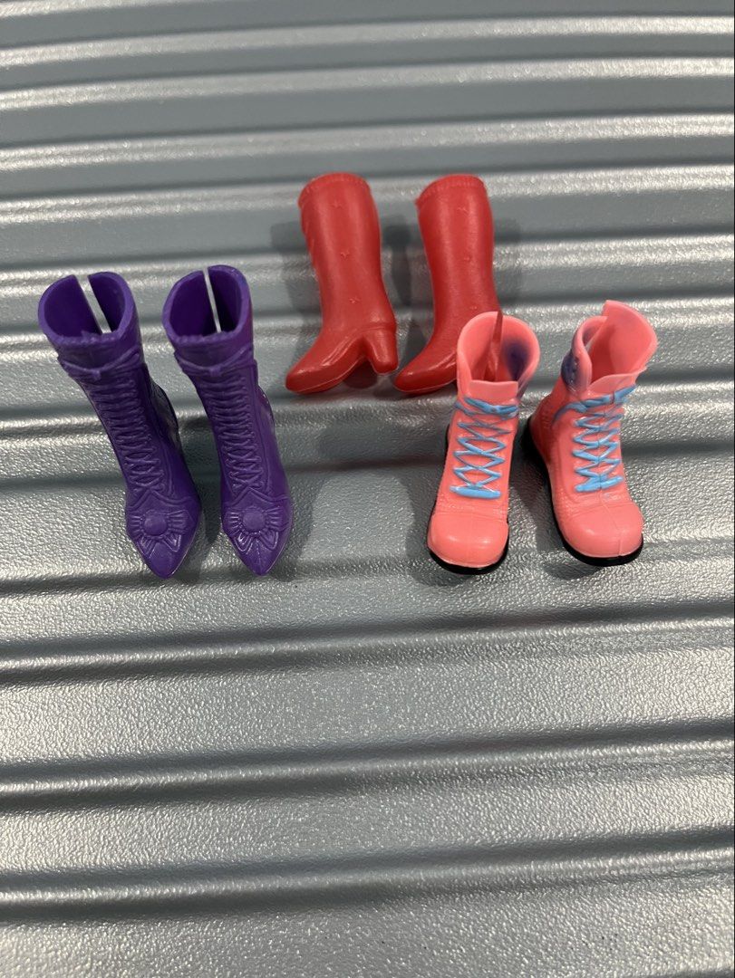 Barbie accessories boots doll (Category: Kids Toys) located in Sorsogon. Submitted by honnie_gonlie (Listing ID 1442294839, Image 2). Description: Barbie accessories by mattel well used Payment: BDO/BPI/GCASH/MAYA Shipping: LBC/JRS/J&T.
